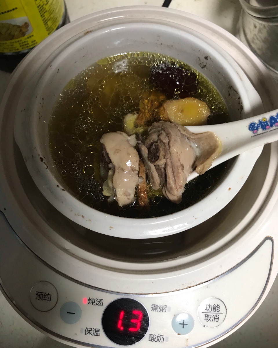 板栗炖鸡汤