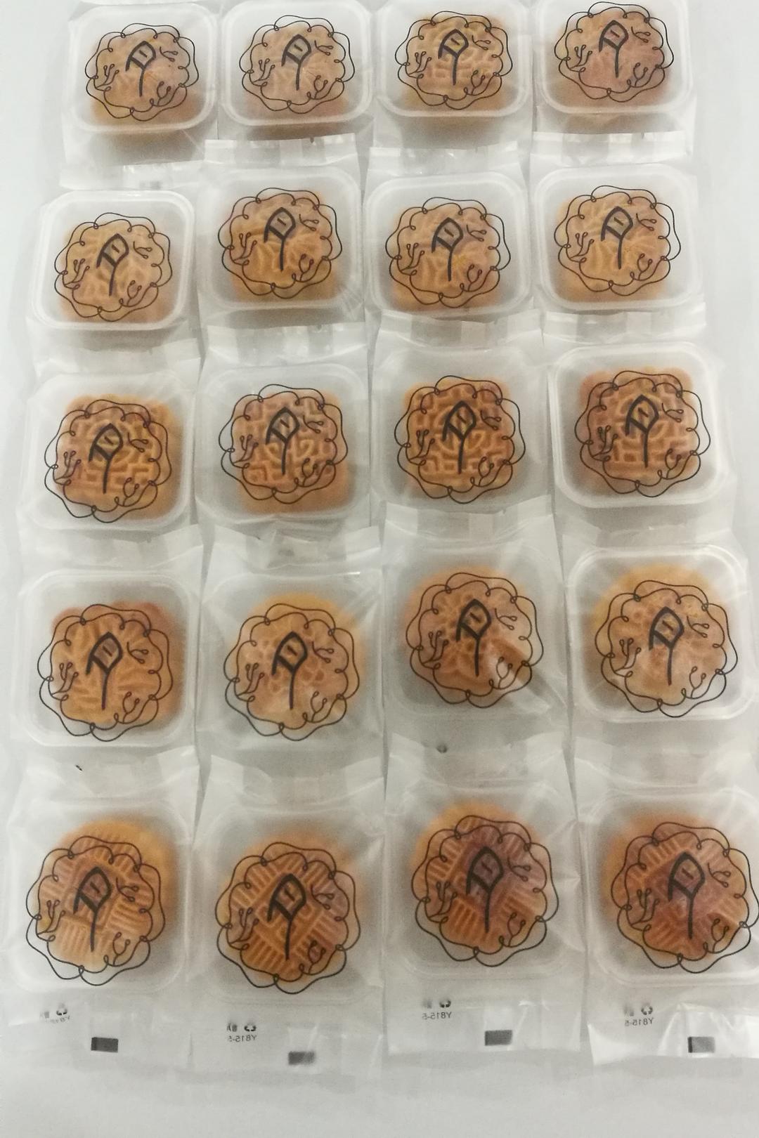 广式月饼—蛋黄莲蓉月饼
