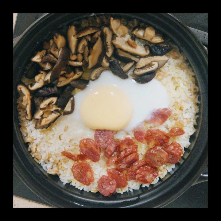 塔吉锅腊味煲仔饭