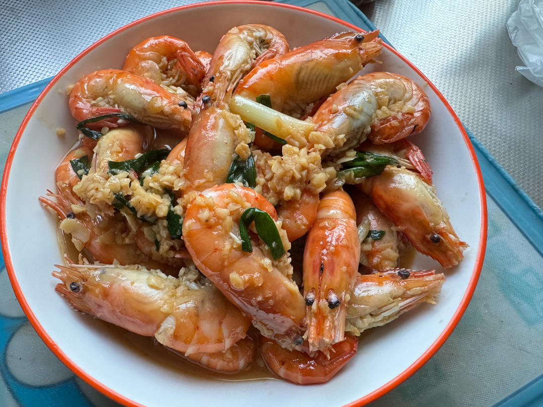 好吃到舔手的蒜爆罗氏虾（零失败，巨好吃)