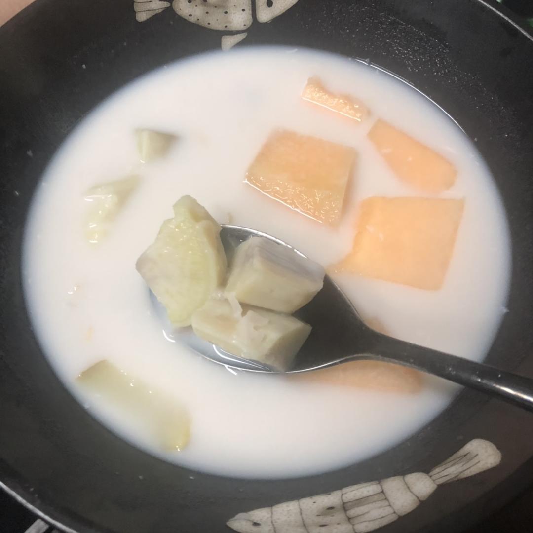 牛奶番薯糖水