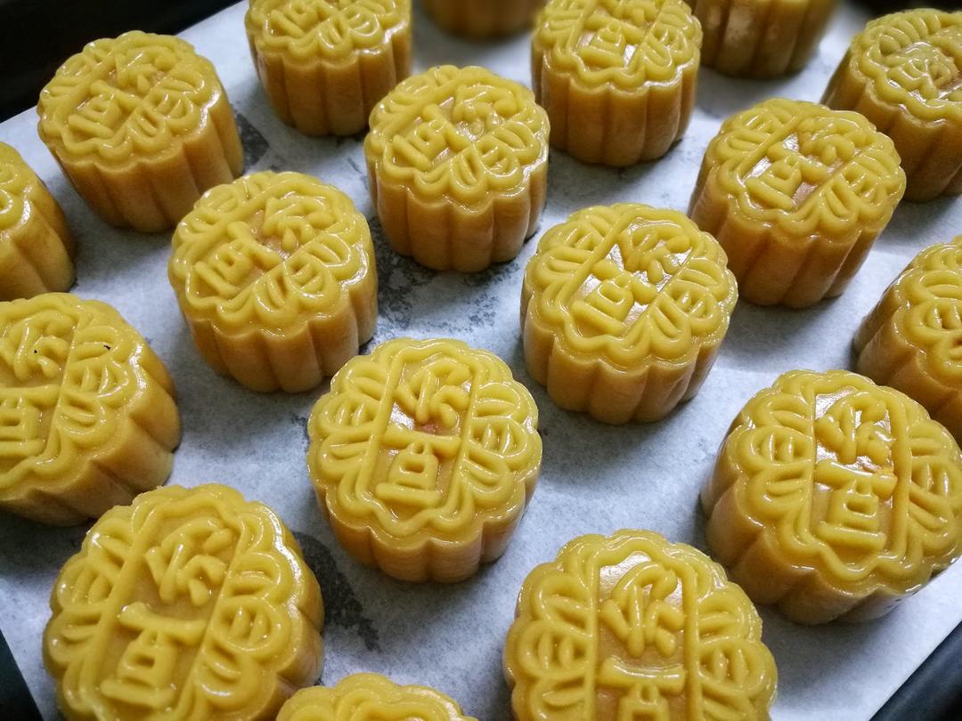 广式月饼—蛋黄莲蓉月饼