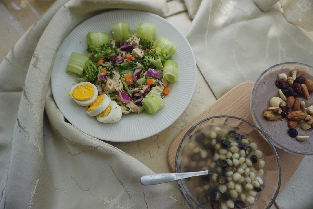 藜麦鸡胸肉沙拉