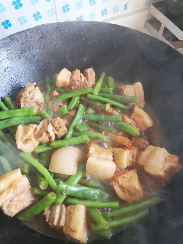 豆角焖五花肉