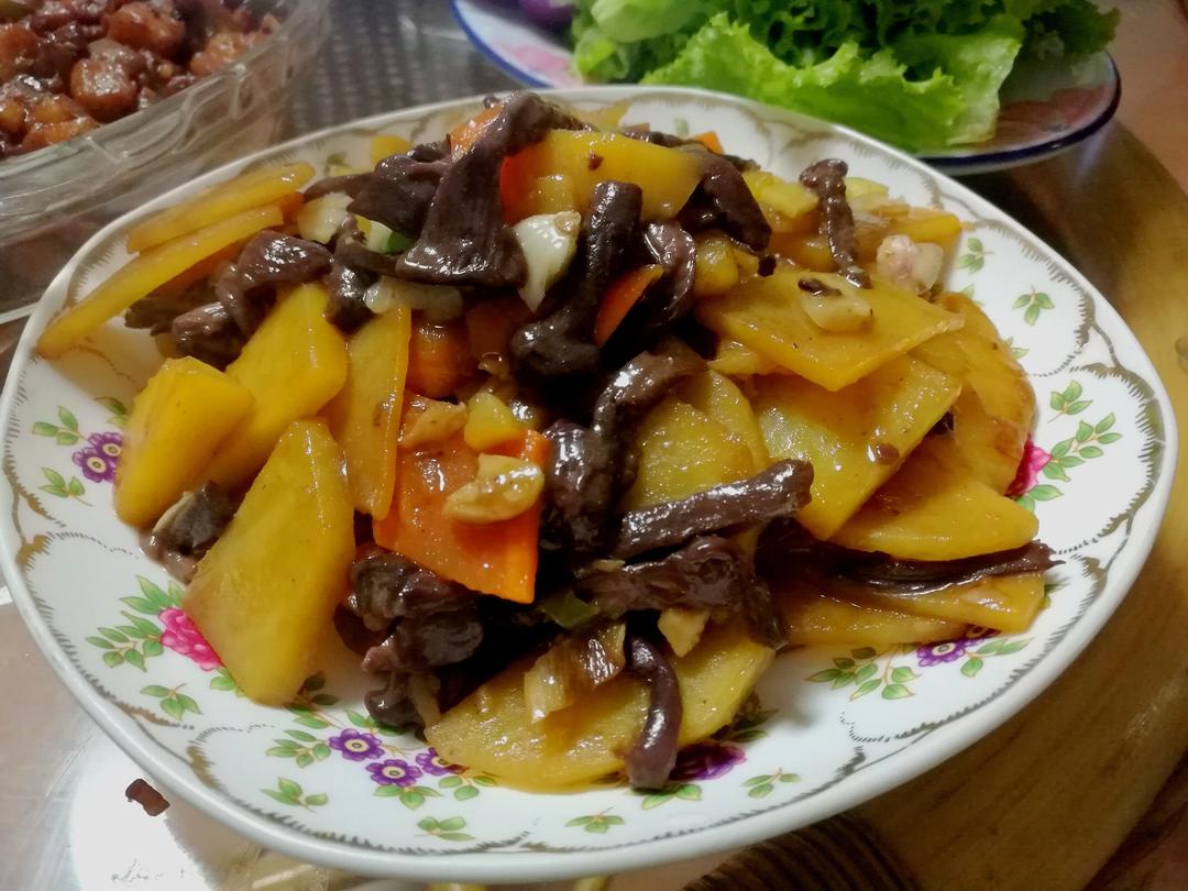 阿棒同志做的红蘑土豆片