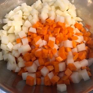 肉末土豆胡萝卜丁的做法 步骤4