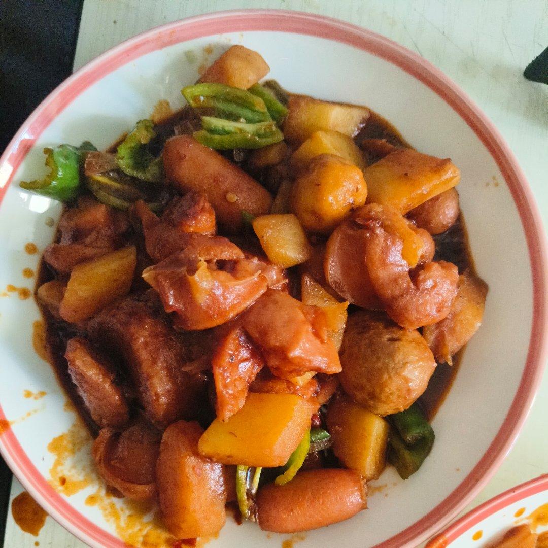 两碗饭打底的「酱烧土豆火锅丸子🍡」‼️❗️