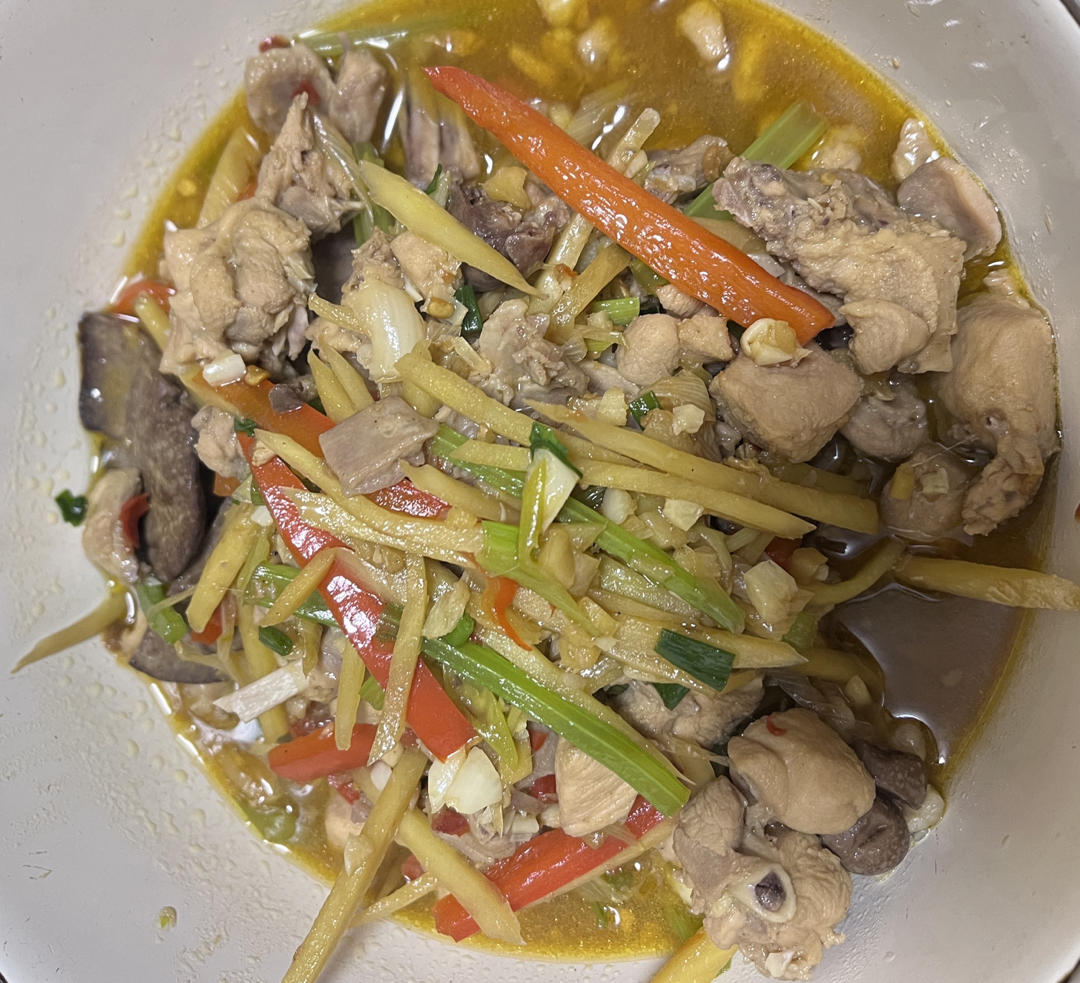 【创意小厨娘】家庭版鲜锅兔——兔肉嫩滑，麻辣爽口，这是一道下饭下酒的硬菜。