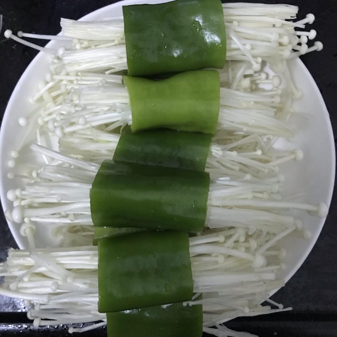 青椒金针菇