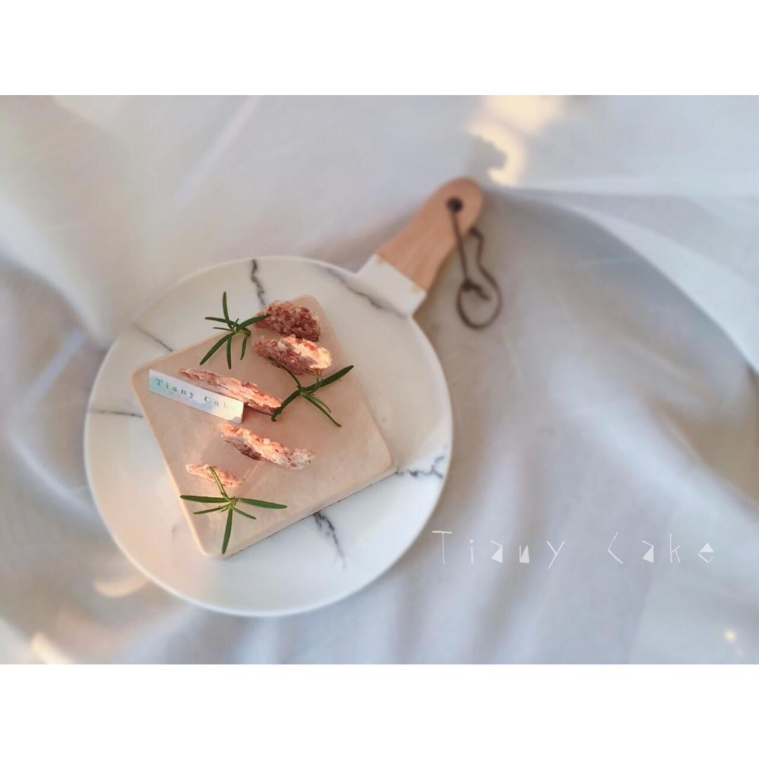 红茶牛奶慕斯佐杏仁巧克力脆片