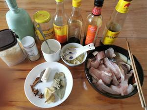 传统老味道—上海熏鱼的做法 步骤1
