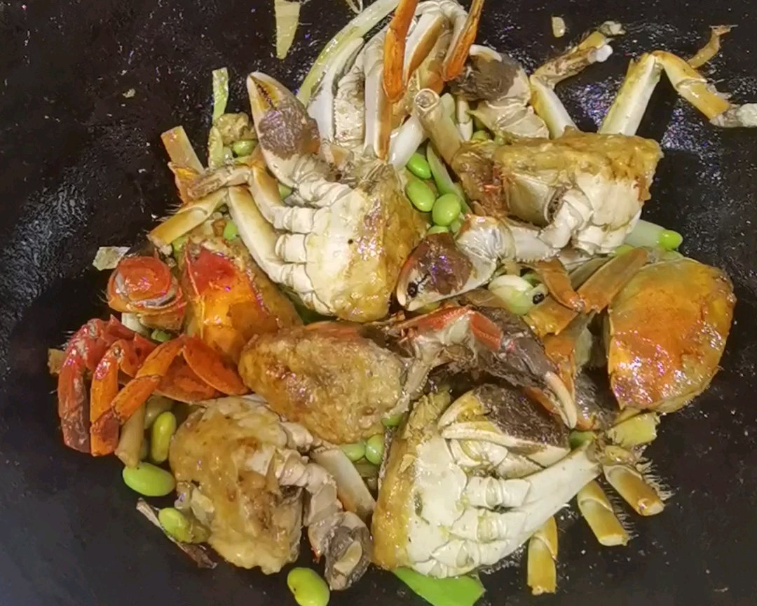 面拖蟹，毛豆炒，论六月黄的最佳打开方式的做法