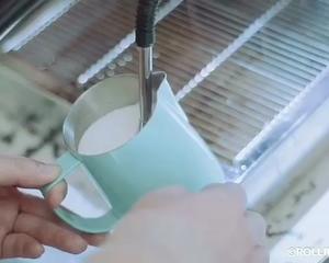 无意式咖啡机家庭拉花系列——手持奶泡器打奶泡教程的做法 步骤9