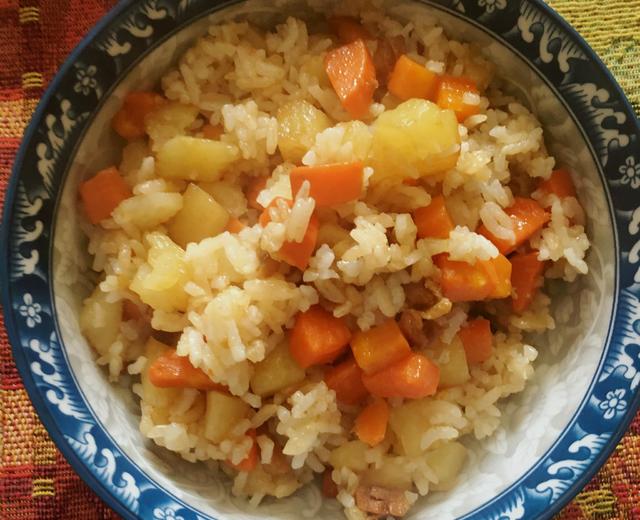 胡萝卜土豆豌豆咸肉焖饭 （孕期菜谱2）的做法