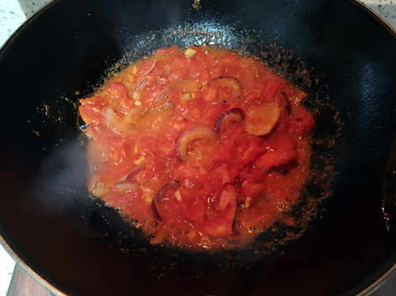 番茄牛骨萝卜汤的做法 步骤9
