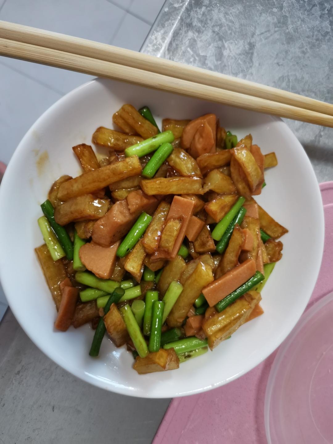 新地三鲜（蒜苔火腿土豆条）