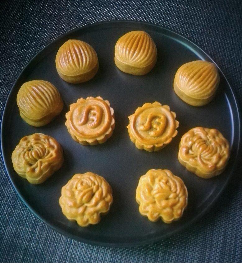 广式莲蓉（豆沙）蛋黄月饼（超详细步骤）