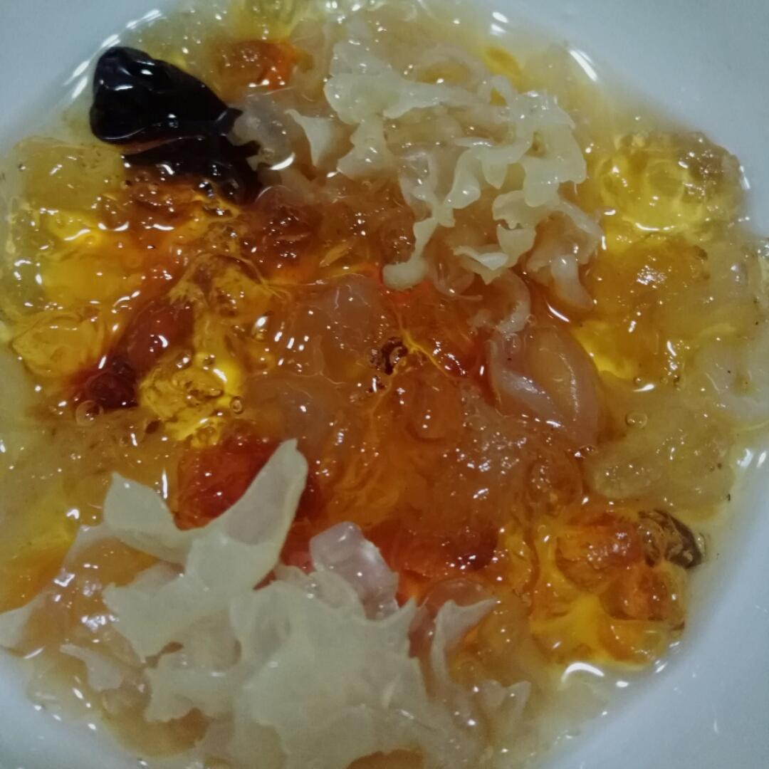 桃胶银耳红枣羹