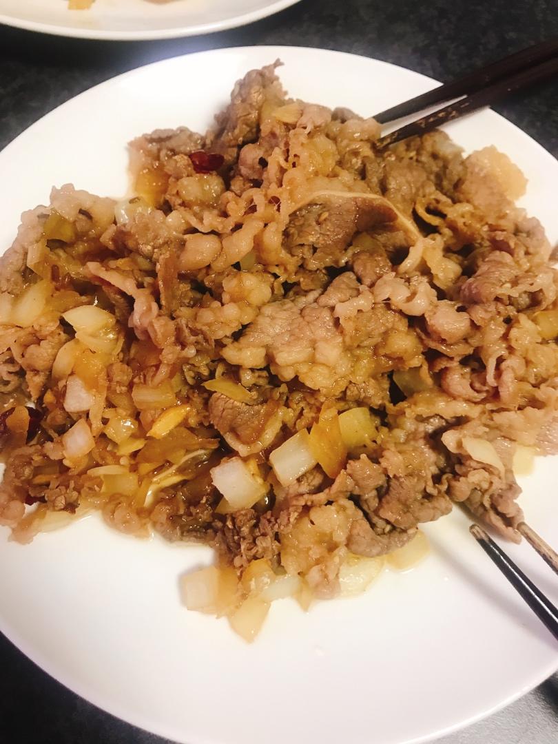 孜然洋葱炒牛肉粒