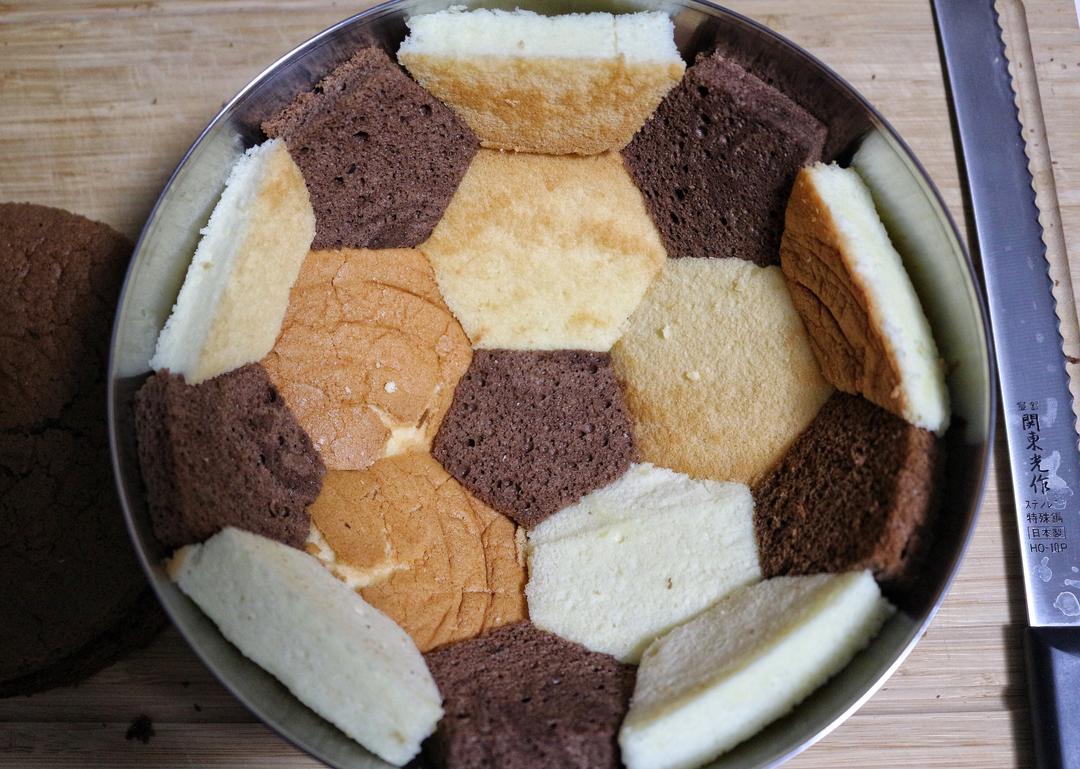 世界杯足球蛋糕的做法 步骤10