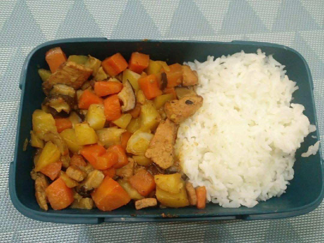 土豆胡萝卜炖猪肉