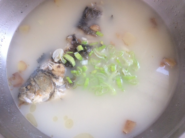 鲫鱼豆腐汤