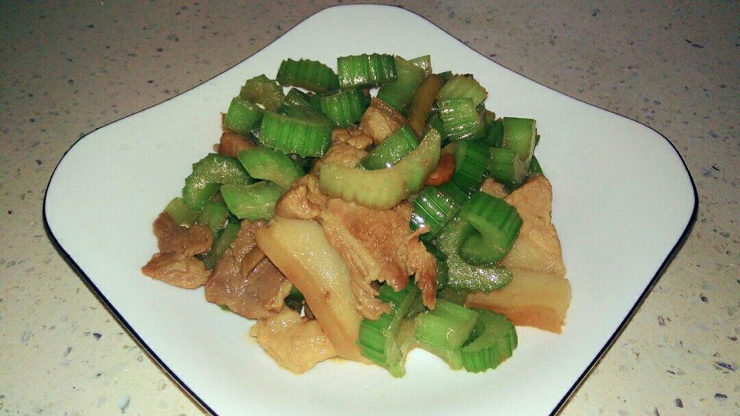 芹菜炒肉