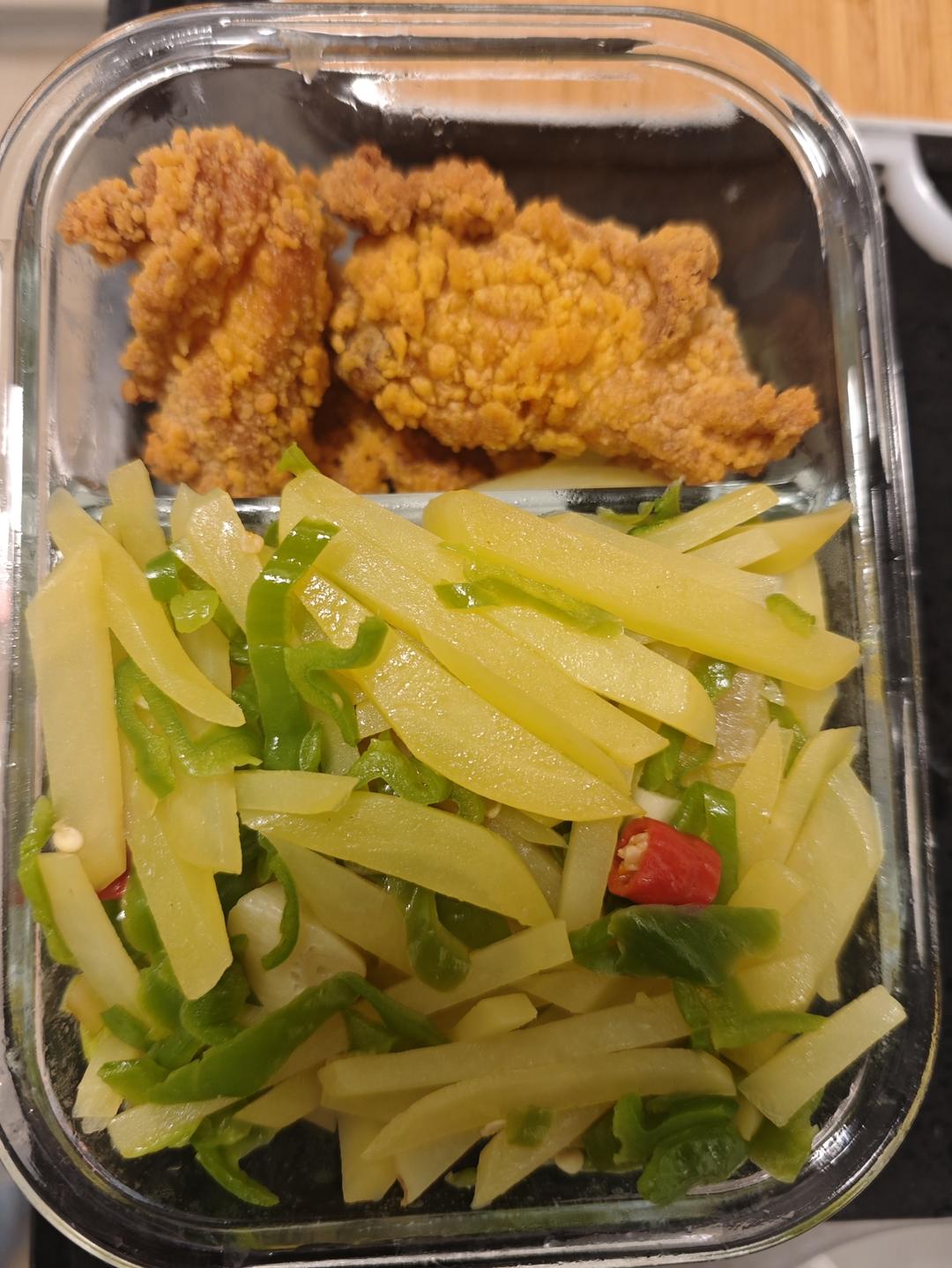 不粘锅青椒炒土豆丝💕