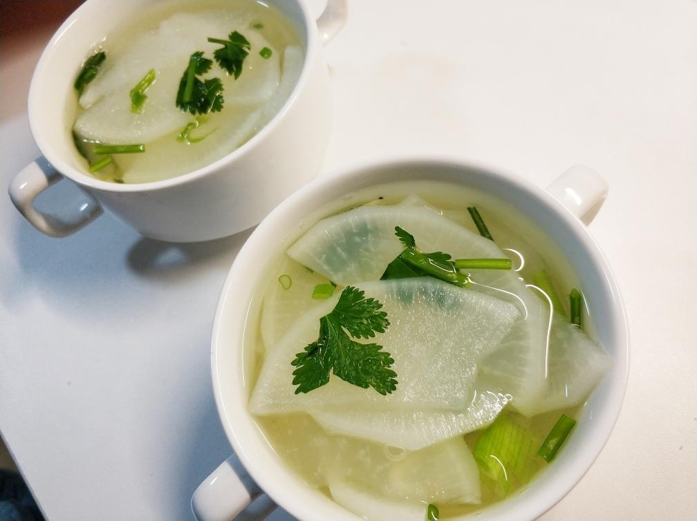 高颜值小清新白萝卜汤~