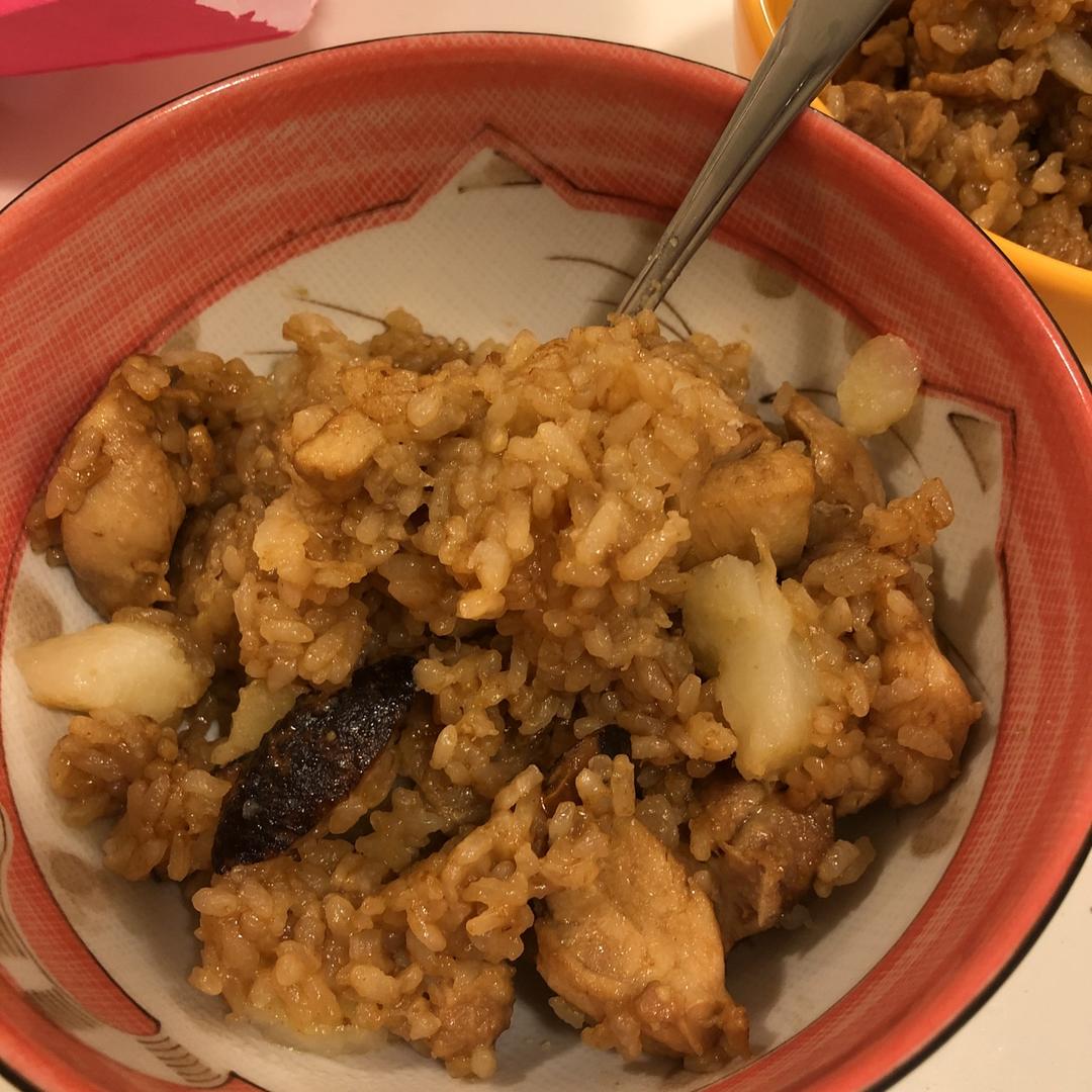 【香菇鸡肉焖饭】