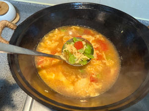 夏季美味减脂汤：番茄蚕豆米鸡蛋汤的做法 步骤5