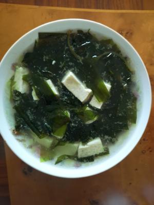 海带嫩芽豆腐汤的做法 步骤3