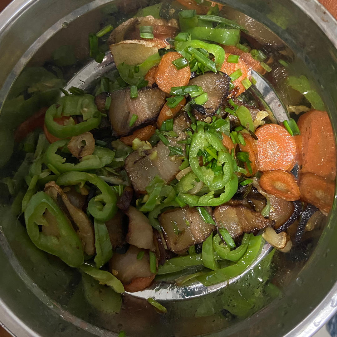 腊肉炒青椒（简单、下饭）