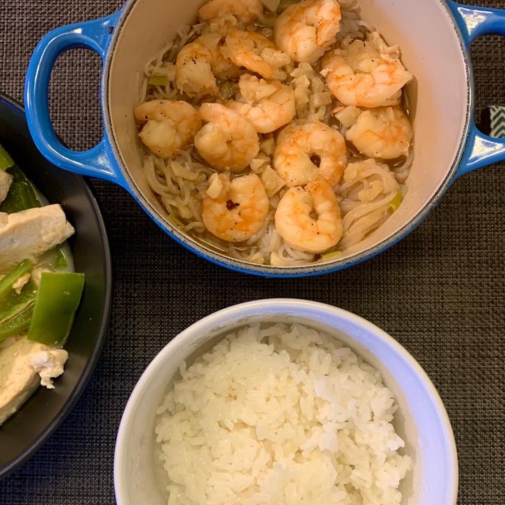 铸铁锅低碳魔芋丝鲜虾煲