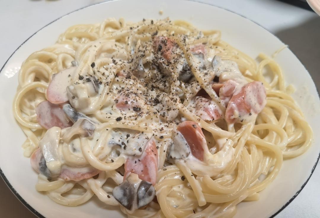 奶油蘑菇培根意大利面