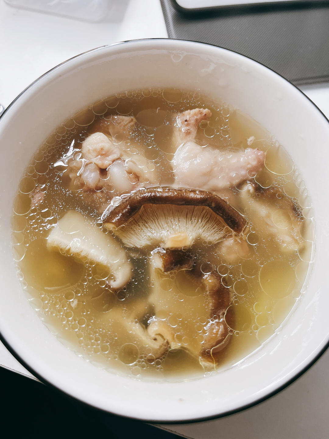 奶奶教的鲜香肥美香菇炖鸡汤