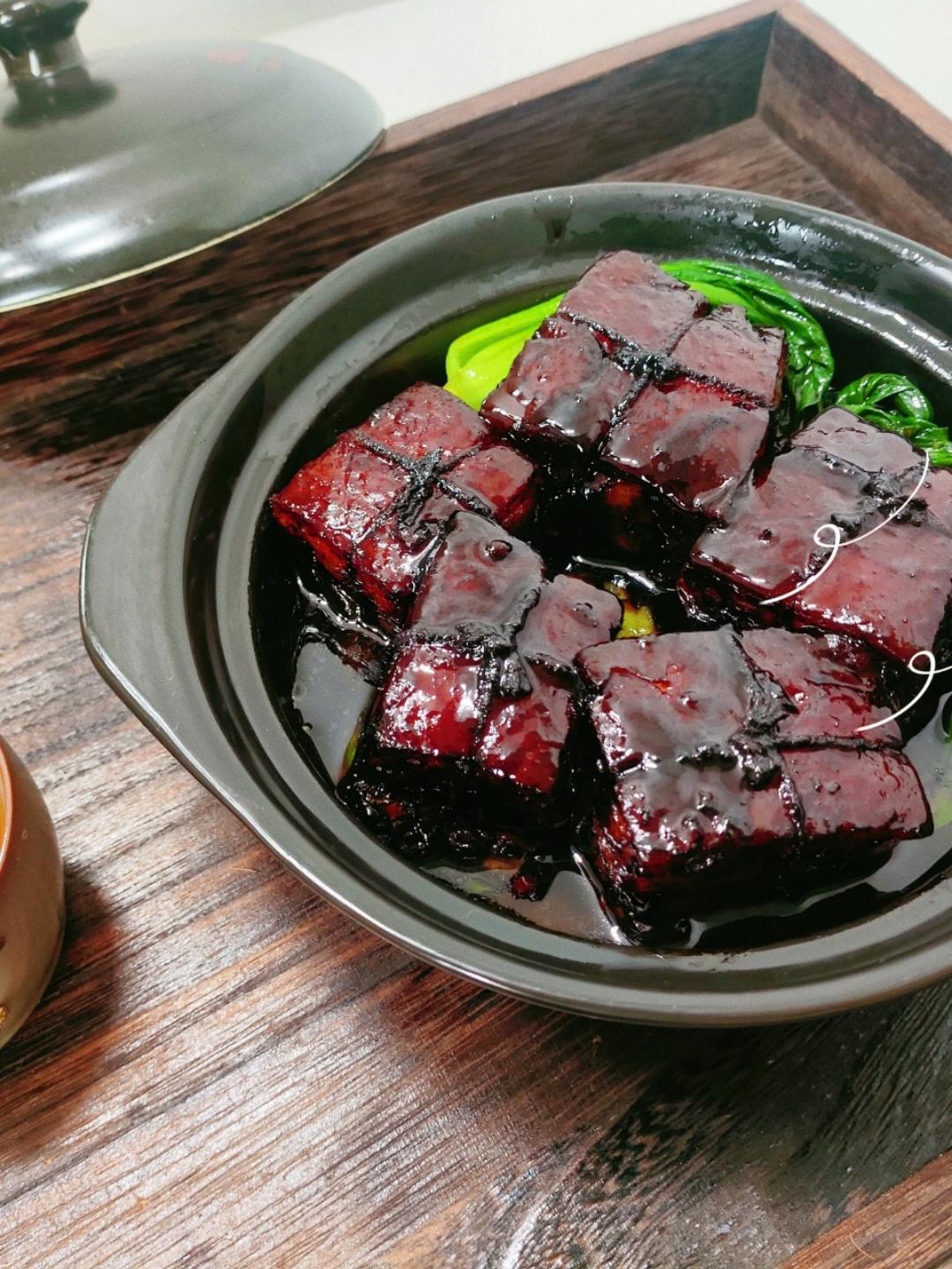 不炒糖色古朴东坡肉