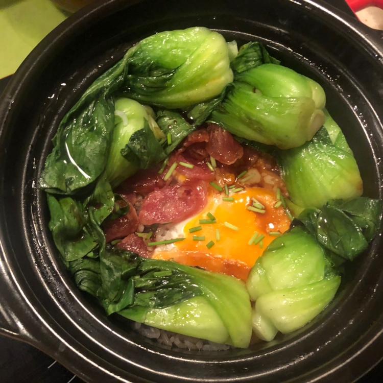 《广式腊肠砂锅煲仔饭》