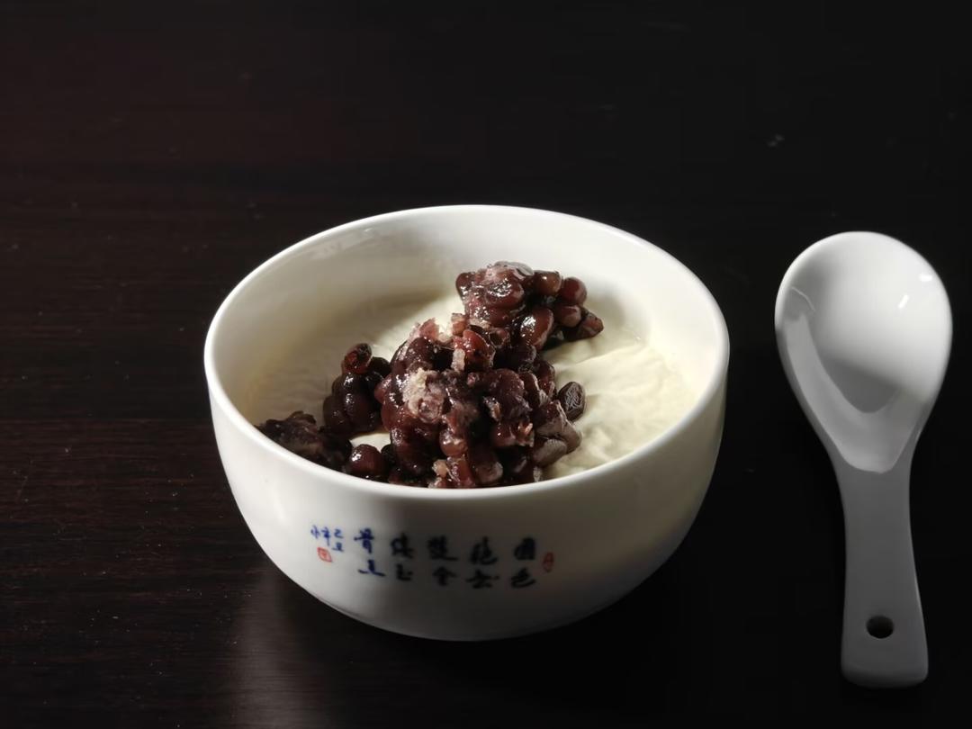 双皮奶（科学方子：淡奶油兑牛奶以假乱真乳脂达到8%的水牛奶，在家轻松做出正宗顺德味儿）