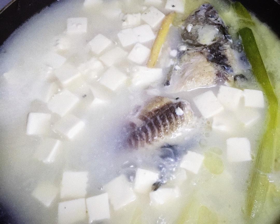 鲫鱼豆腐汤