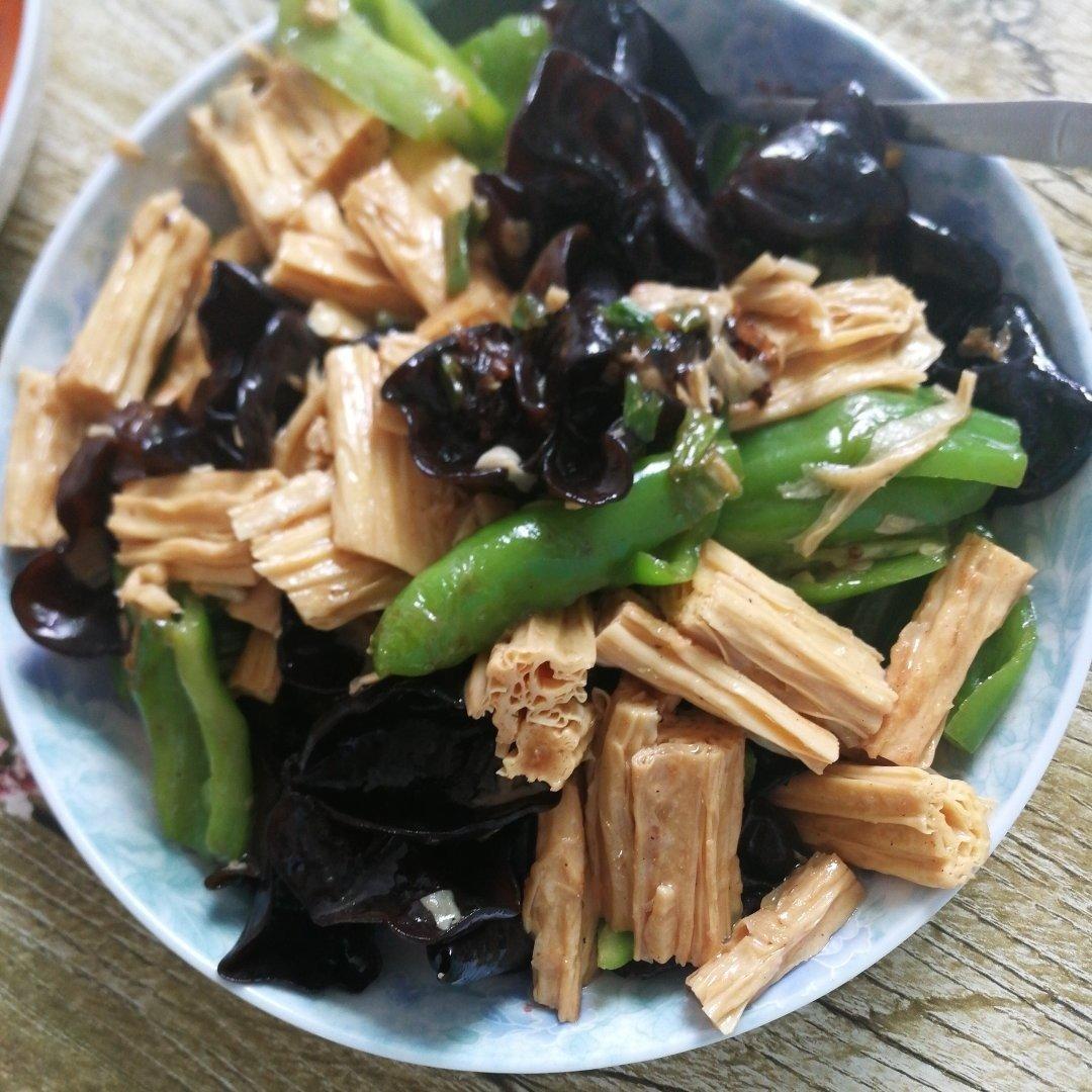 腐竹木耳黄瓜炒