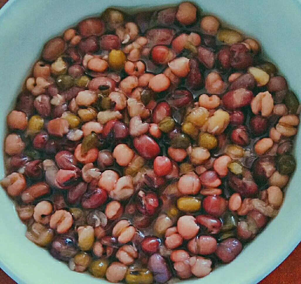 红豆薏米粥 (Red Bean and Pearl Barley Congee)