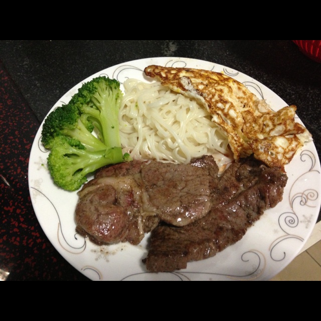 黑椒牛排（配土豆/鸡蛋，意面/蔬菜）