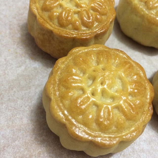 广式月饼—蛋黄莲蓉月饼