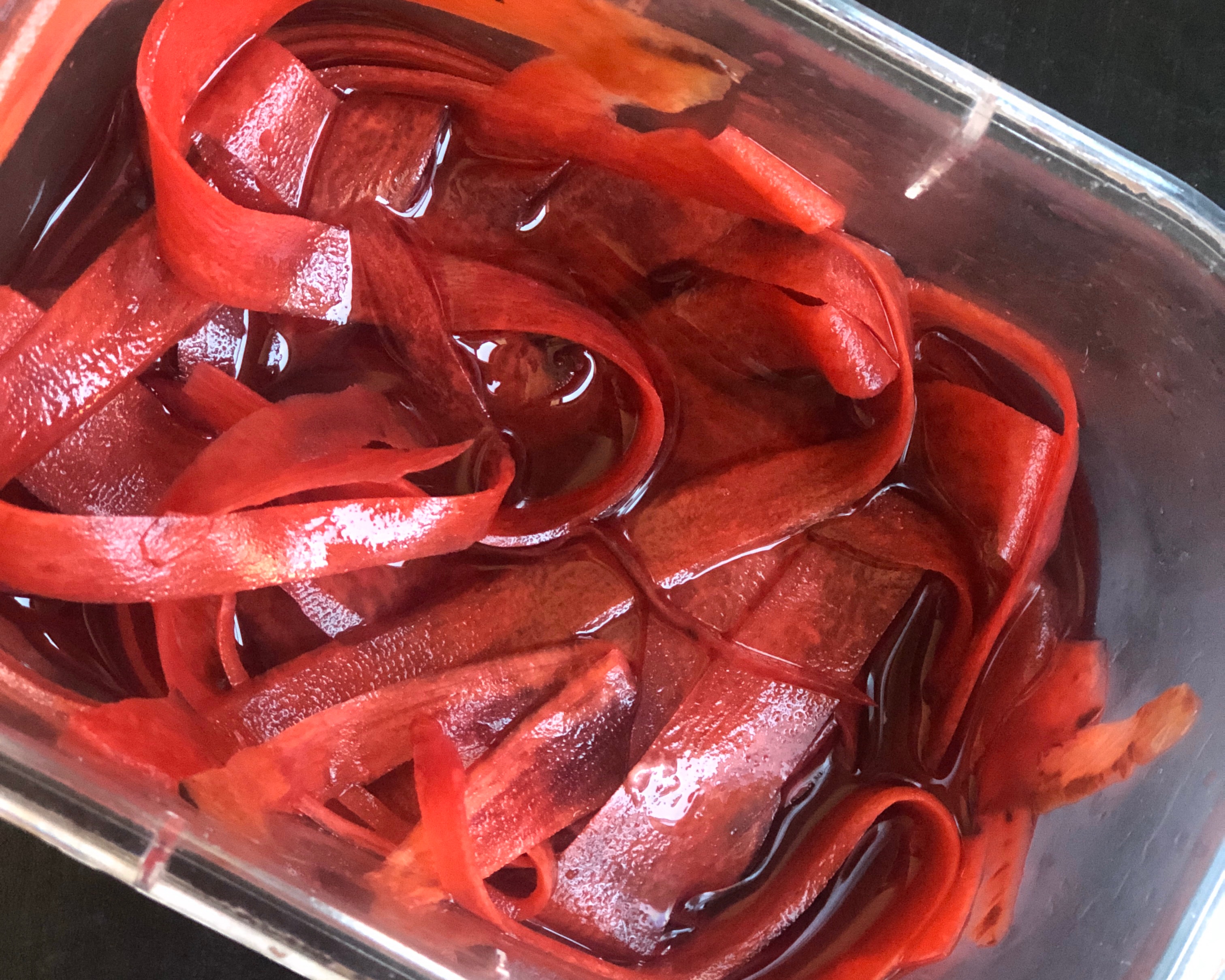 开胃小菜—腌胡萝卜彩带的做法 步骤1
