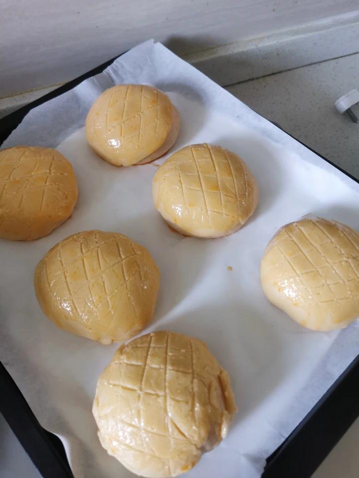 好吃到炸裂的港式菠萝包（附带制作酥皮的小视频）