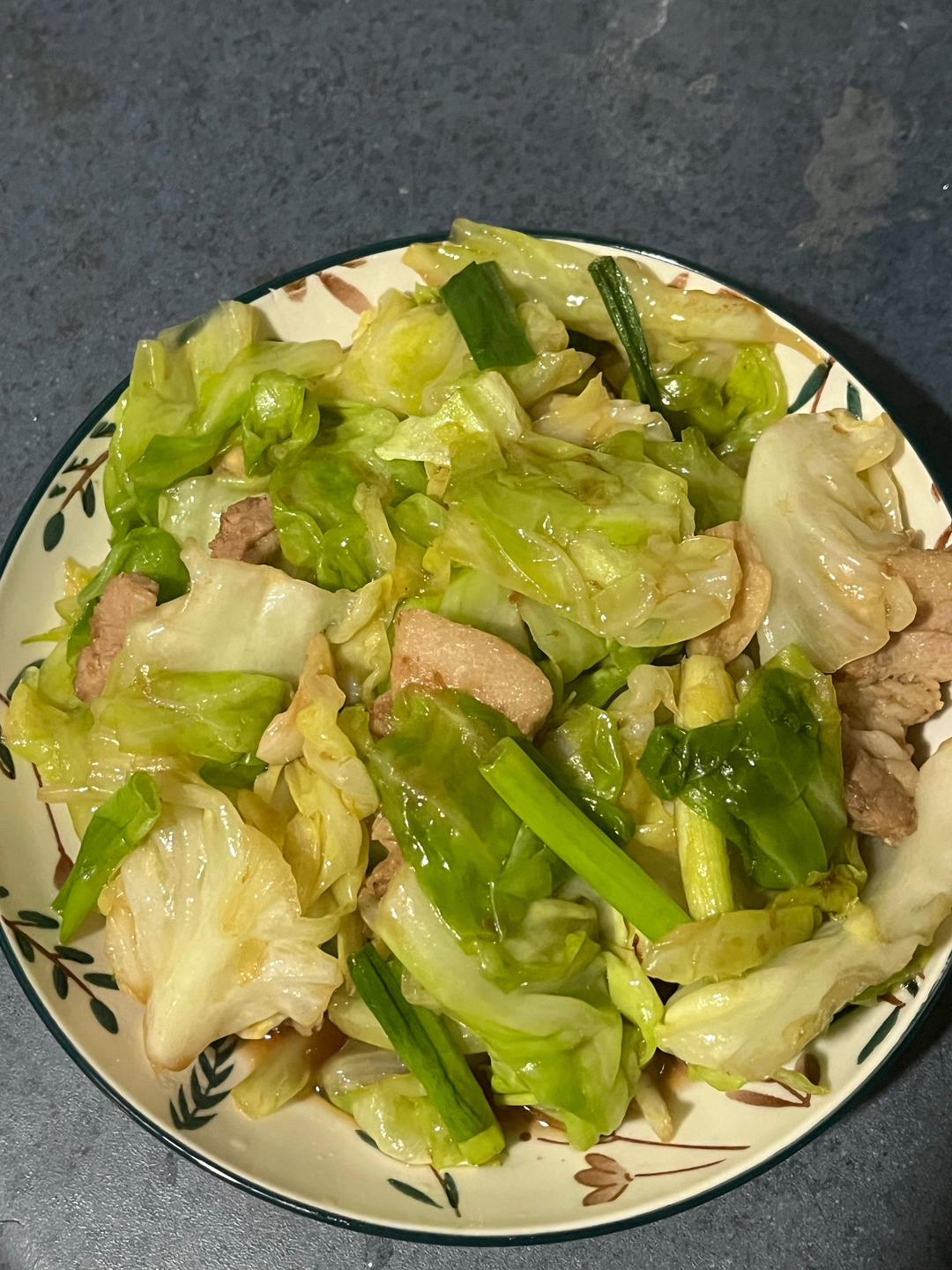 包菜这样炒才下饭，又香又好吃，次次做都光盘