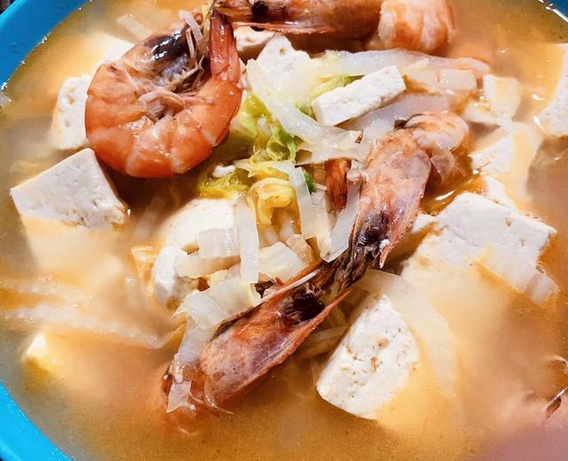超简单的大餐：鲜虾白菜豆腐汤的做法