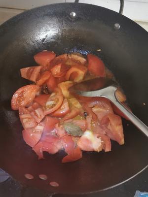 香喷喷滴番茄牛肉浓汤哦！的做法 步骤4