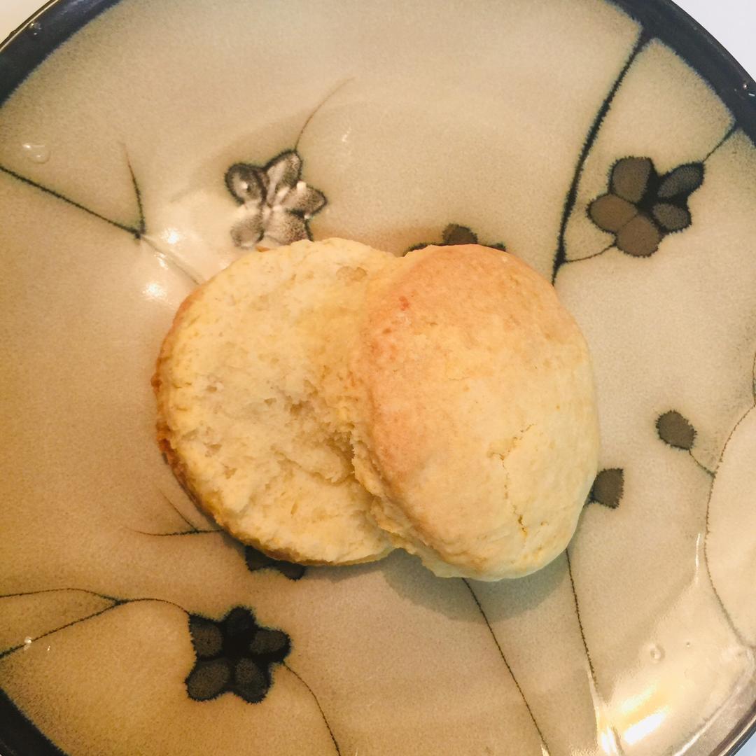 【视频】3分钟 奶油司康Scone(可能是世界上最快手的司康) 消耗淡奶油～